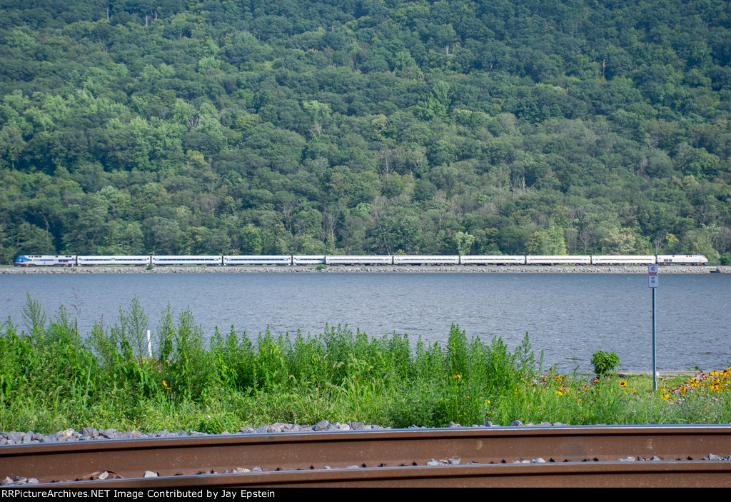 Commuter and Intercity Trains pass along the Hudson